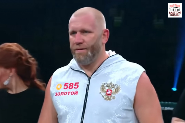 El destacado luchador de MMA Sergey Kharitonov debutó en el boxeo profesional con sencilla victoria sobre Danny Williams
