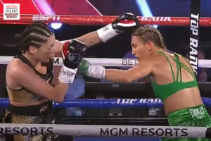 Imagen del combate entre Ewa Brodnicka y Mikaela Mayer