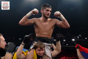 Imagen del ucraniano Zorovar Petrosyan tras su triunfo ante Ravshanbek Umurzakov