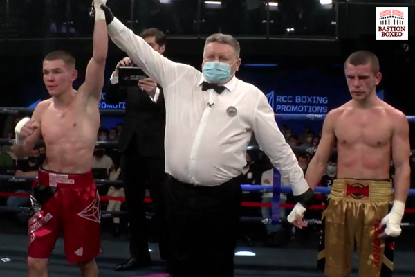 Evgenii Liashkov es proclamado ganador tras su pelea contra Oleksandr Yegorov