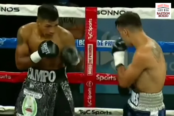 Imagen del combate entre Franco Ocampo y Brian Chaves