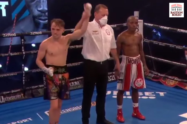 El muy habilidoso Sunny Edwards destronó a Mthalane con excelente boxeo dinámico