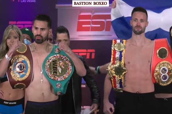 José Carlos Ramírez y Josh Taylor posan tras el pesaje