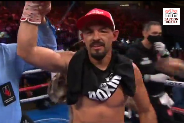 Robert Guerrero es proclamado vencedor después de su combate contra Víctor Ortiz