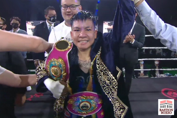 Etsuko Tada perdió su cinturón mundial del peso mínimo a manos Nhi Nguyen en una de las sorpresas del año en el boxeo femenino (Vídeo de la velada)