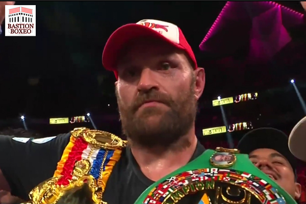 Tyson Fury después de la victoria en el tercer combate contra Deontay Wilder