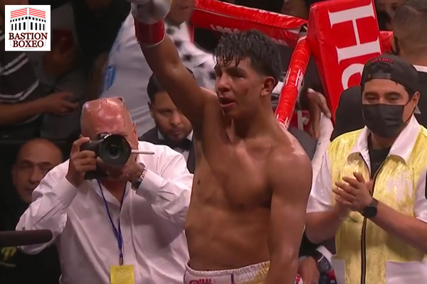 Jaime Munguía impuso su potencia y su mejorado boxeo ante el fogueado Gabriel Rosado