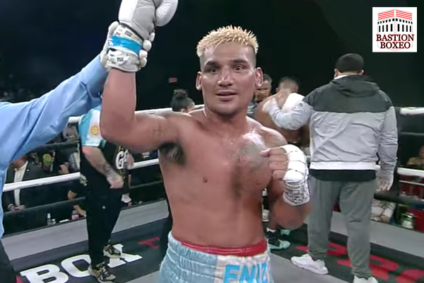 El argentino Jonathan Eniz derribó y venció por sorpresa al estadounidense Mark Reyes Jr. (Vídeo del combate)