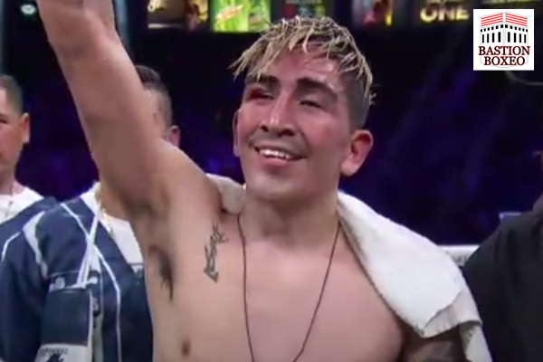 Leo Santa Cruz regresó al ring con abrumadora victoria sobre Keenan Carbajal