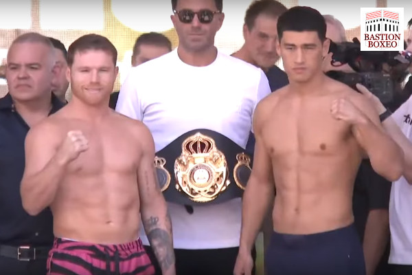 Imagen del pesaje para el combate Saúl "Canelo" Álvarez vs. Dmitriy Bivol