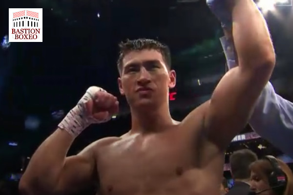 Dmitriy Bivol es proclamado ganador ante Canelo