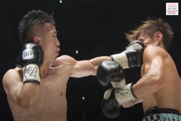 Takuma Inoue golpea a Gaku Furuhashi
