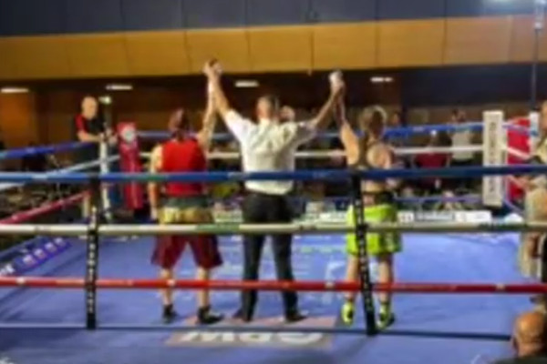 El título de la Commonwealth siguió vacante, Kristine Shergold vs. Vicky Wilkinson terminó en empate (Vídeo oficial del combate)