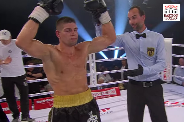 El exretador mundial Vincent Feigenbutz derrotó por knockout al resistente Diego Ramírez (Vídeo del evento de Universum)