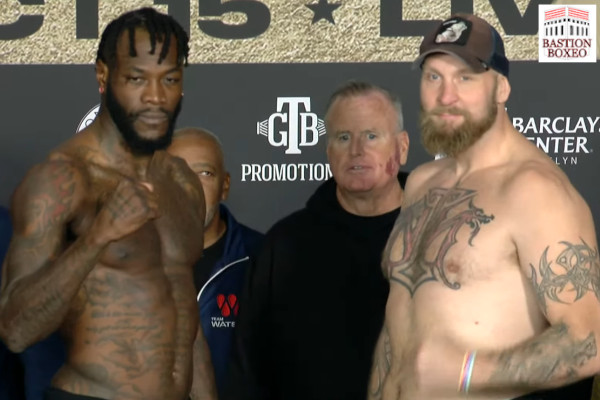 Deontay Wilder y Robert Helenius posan tras el pesaje