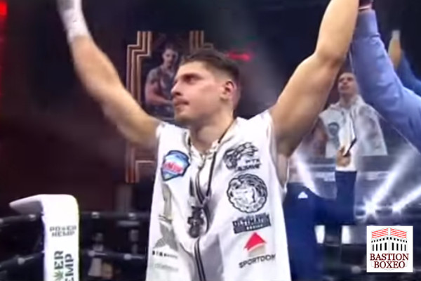 El invicto peso semipesado Vasily Voytsekhovsky remontó intenso combate contra David Gladun