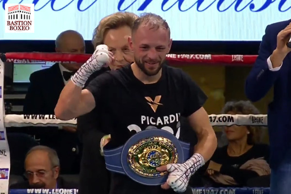 Vincenzo Picardi volvió a vencer a Zara ajustadamente y capturó título de la Unión Europea del peso gallo (Vídeo de la velada)