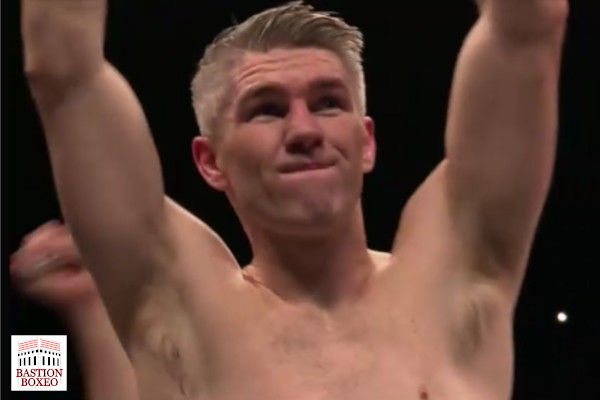 Liam Smith celebra su victoria sobre Chris Eubank Jr.