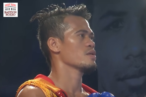El excampeón mundial filipino Vic Saludar derribó y batió por KO a Ariston Atón (Vídeo del combate)