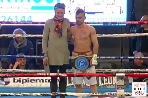 Claudio Grande se proclamó campeón de Italia del peso gallo en muy igualado combate contra Jonathan Sannino