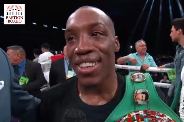 O’Shaquie Foster fue muy superior a Rey Vargas y se proclamó campeón mundial WBC del peso superpluma