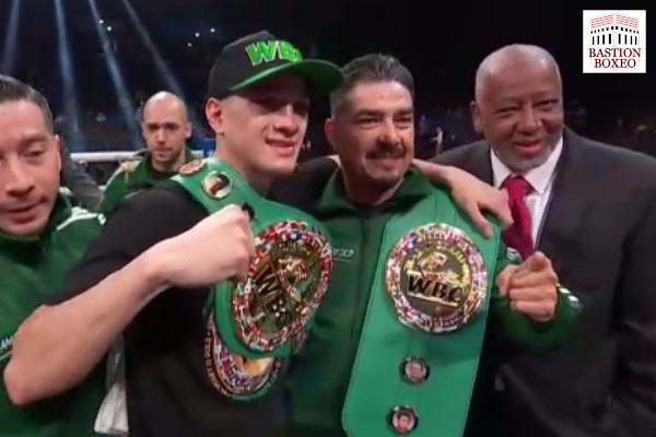 Brandon Figueroa desgastó con su presión a valentísimo Mark Magsayo y se convirtió en retador mundial de Rey Vargas